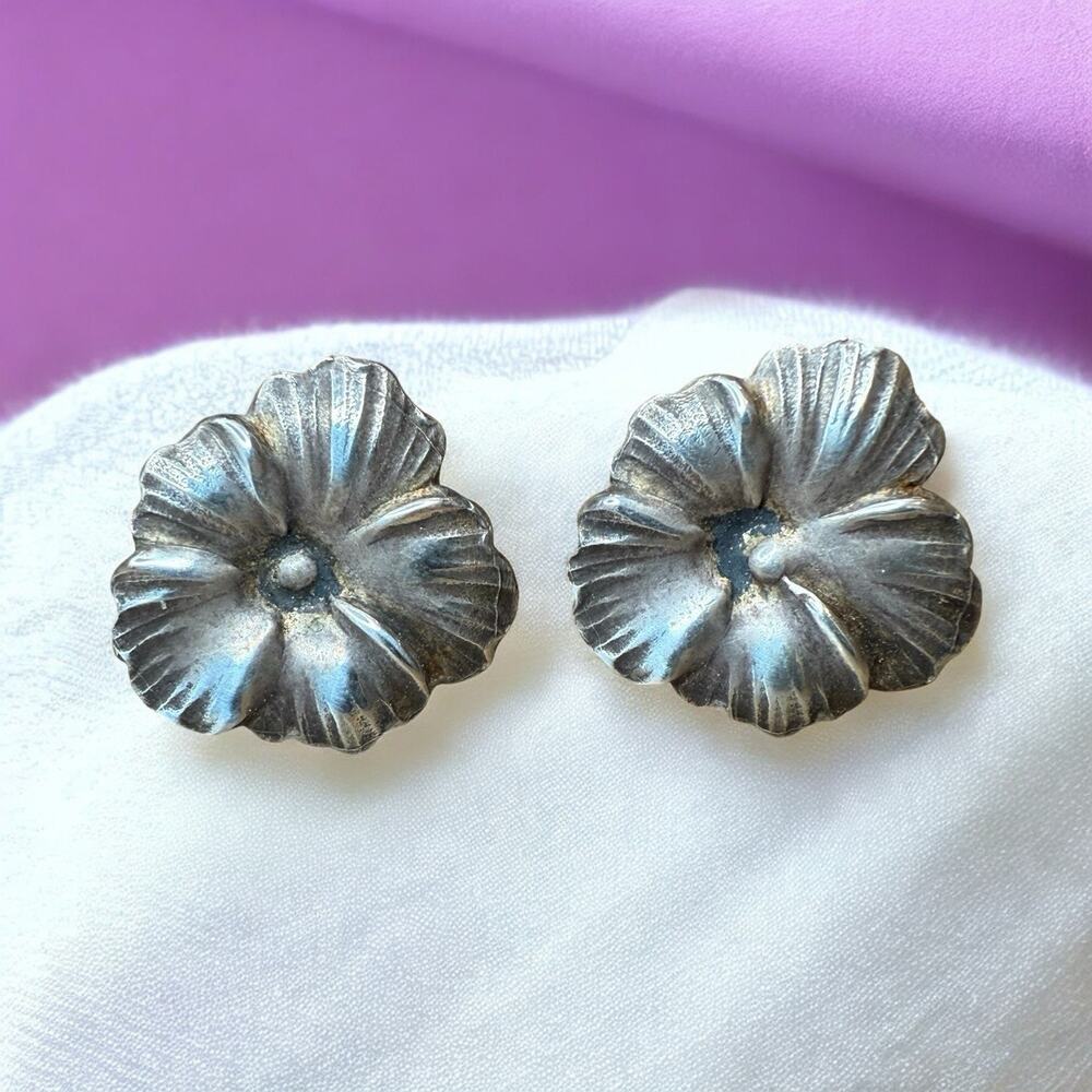 Sterling Silver Hibiscus Flower Screw Back 1940’s Vintage 2.41 Grams